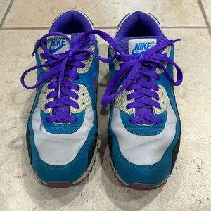 Nike Air Max 90.